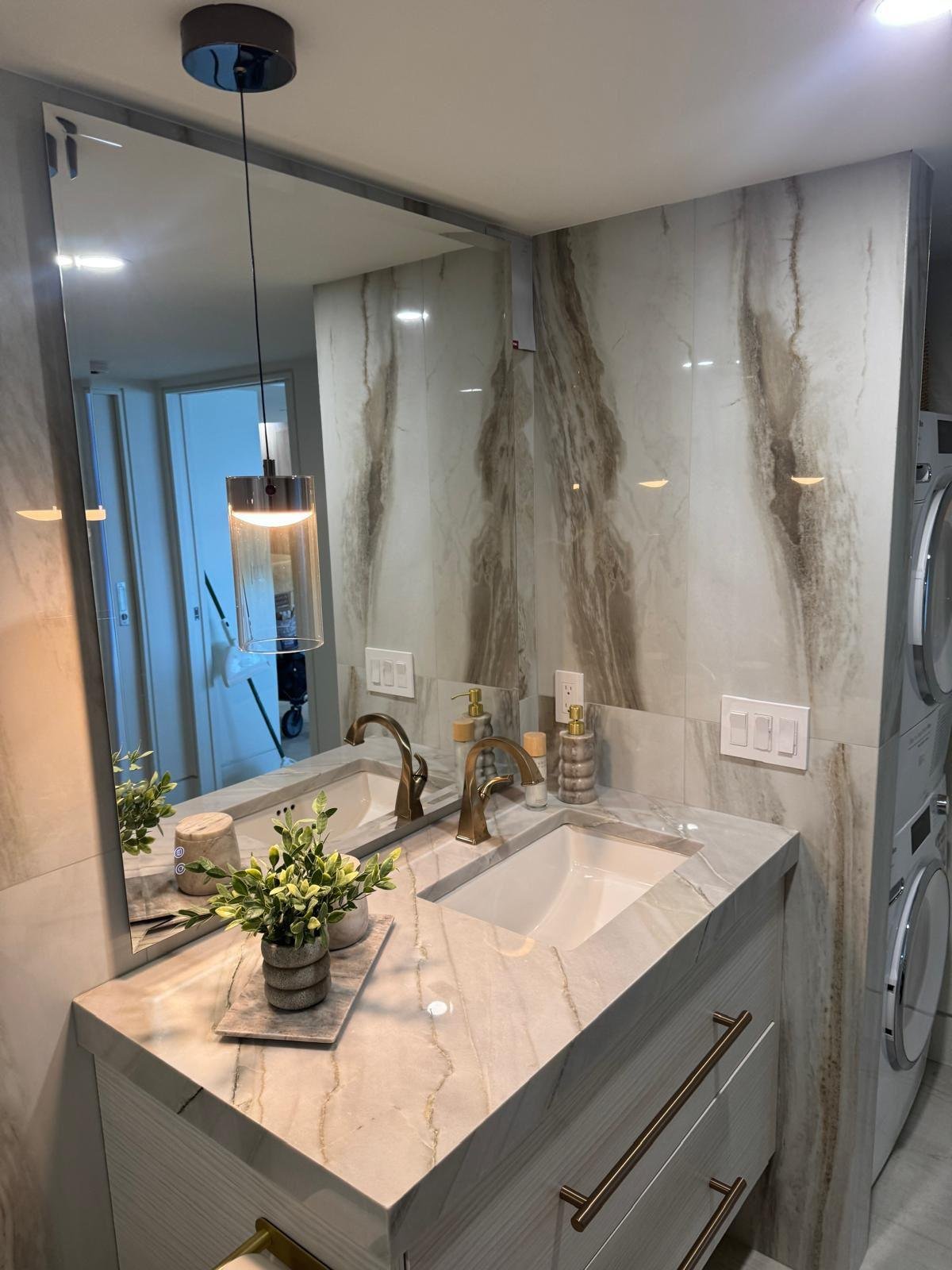 Modern bathroom vanity set against a full-height quartzite feature wall